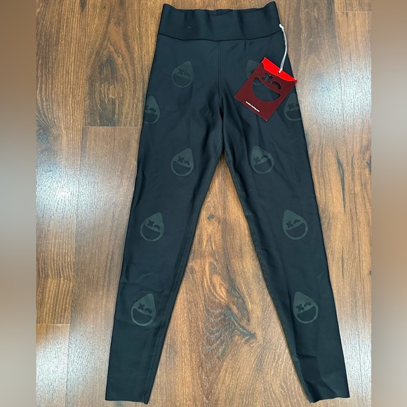 NWT Ultracor Women's size Small Black Activewear Winky
Face Leggings - Picture 1 of 7